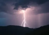 Caucaia deve ter um dia com trovões e raios