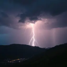 Caucaia deve ter um dia com trovões e raios