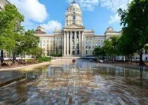 reforma da praça ao lado do Hospital Municipal de Caucaia