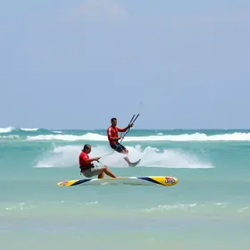kitesurfista à deriva