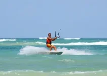 kitesurfista à deriva